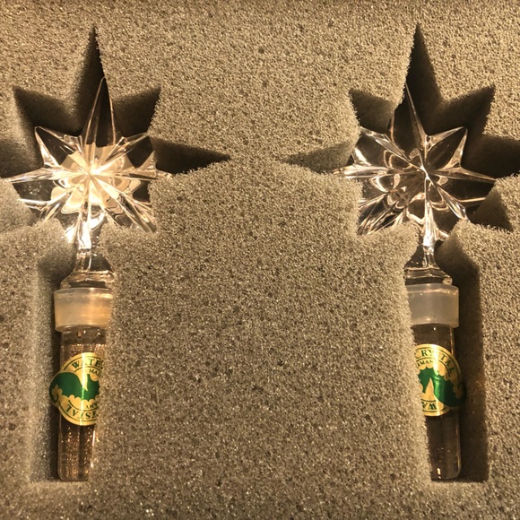 Beautiful New In Box Pair of Waterford Crystal ‘Congratulation’ Bottle Stoppers - Picture 4 of 5